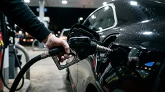 Proč někteří řidiči na čerpacích stanicích nevypínají motory – je to správné