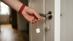 Pověsila jsem čajový sáček na dveře – moje kamarádka se tomu zasmála a teď to dělá taky: jednoduchý trik